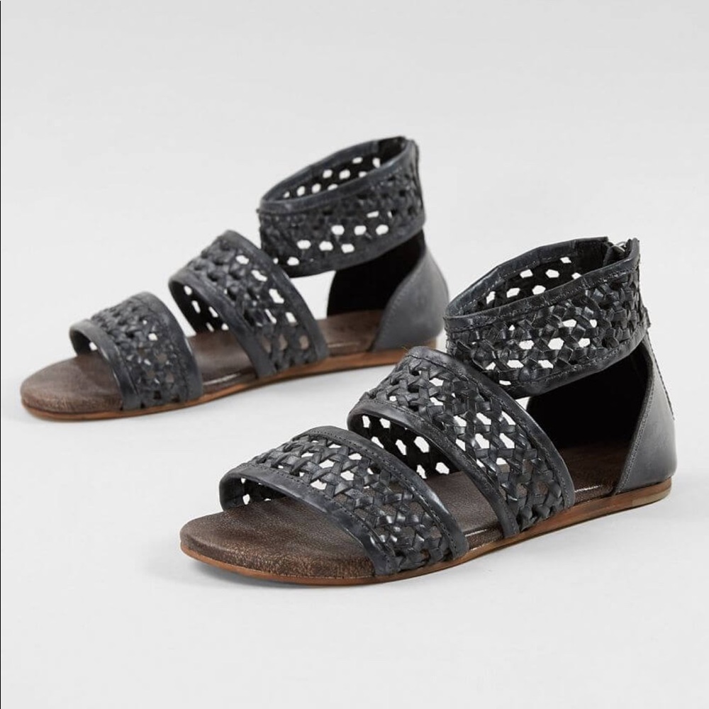 NWOT Roan Sandals